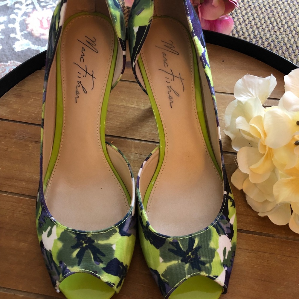 MARC FISHER Gorgeous Lime print heels